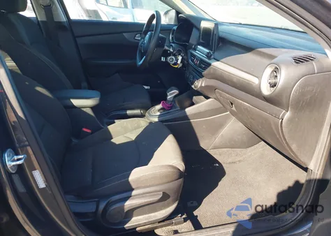 2021 Kia Forte Lxs z USA, uszkodzony, nr VIN 3KPF24AD1ME306697